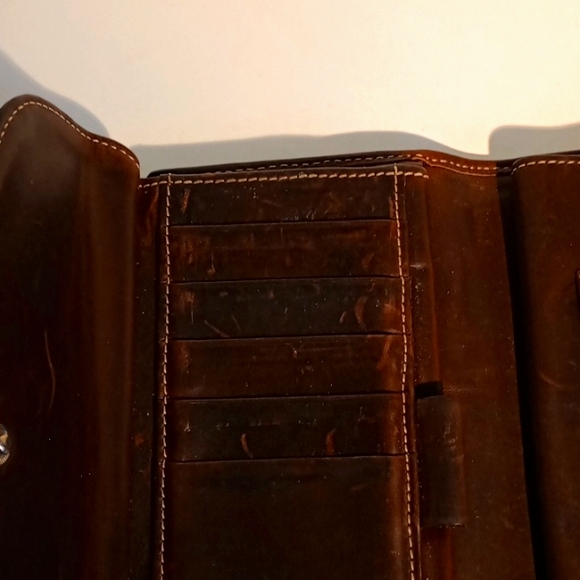 Dooney and Bourke leather women’s wallet. - Picture 8 of 9